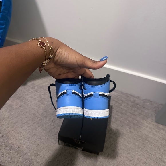 Air Jordan 1s Toddler - Picture 2 of 4